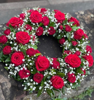 Red Rose Open Wreath