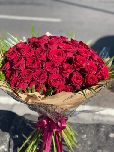 50 Luxury Red Roses