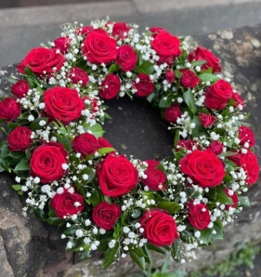 Red Rose Open Wreath